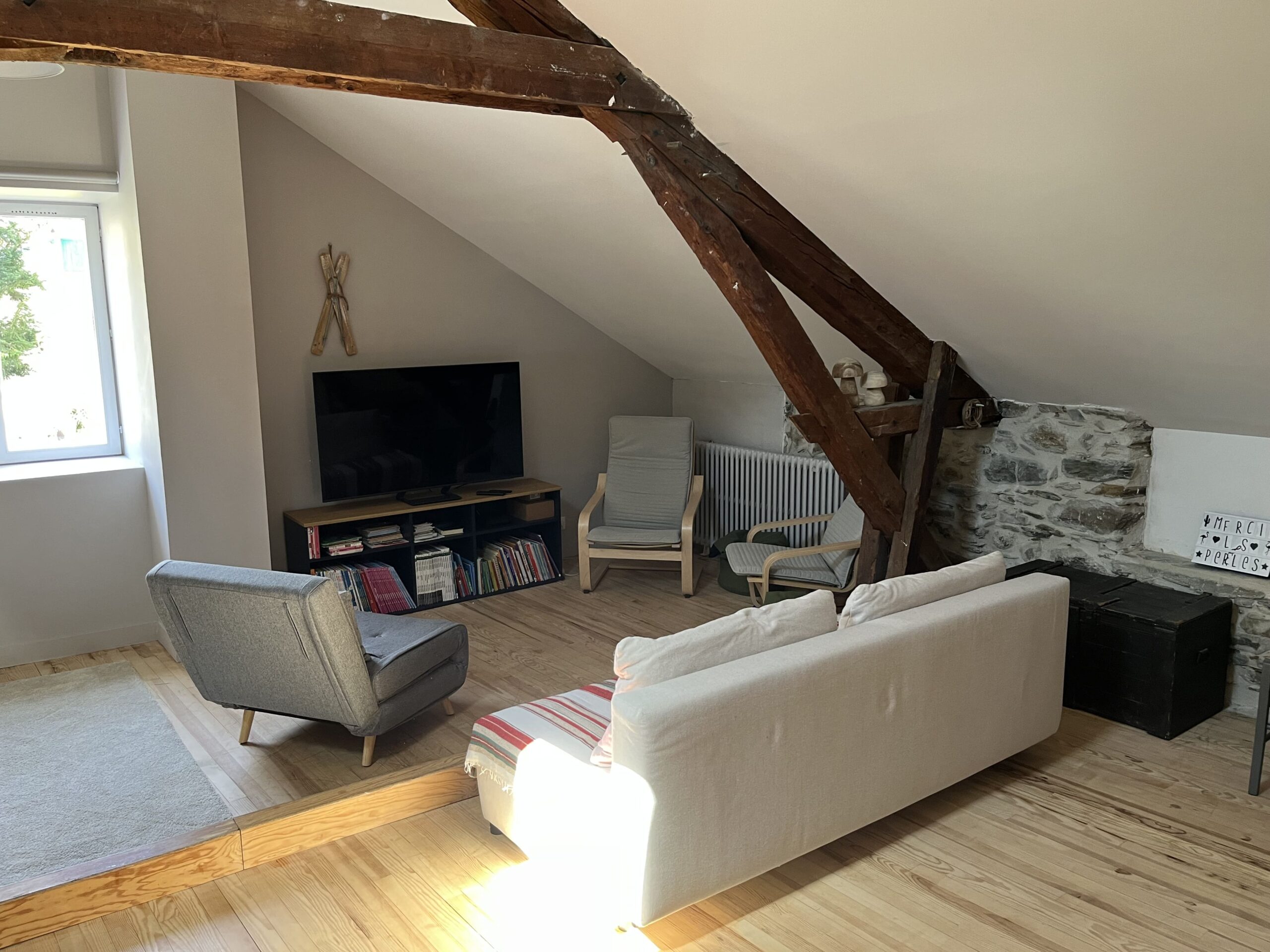 salle de jeu coin tv