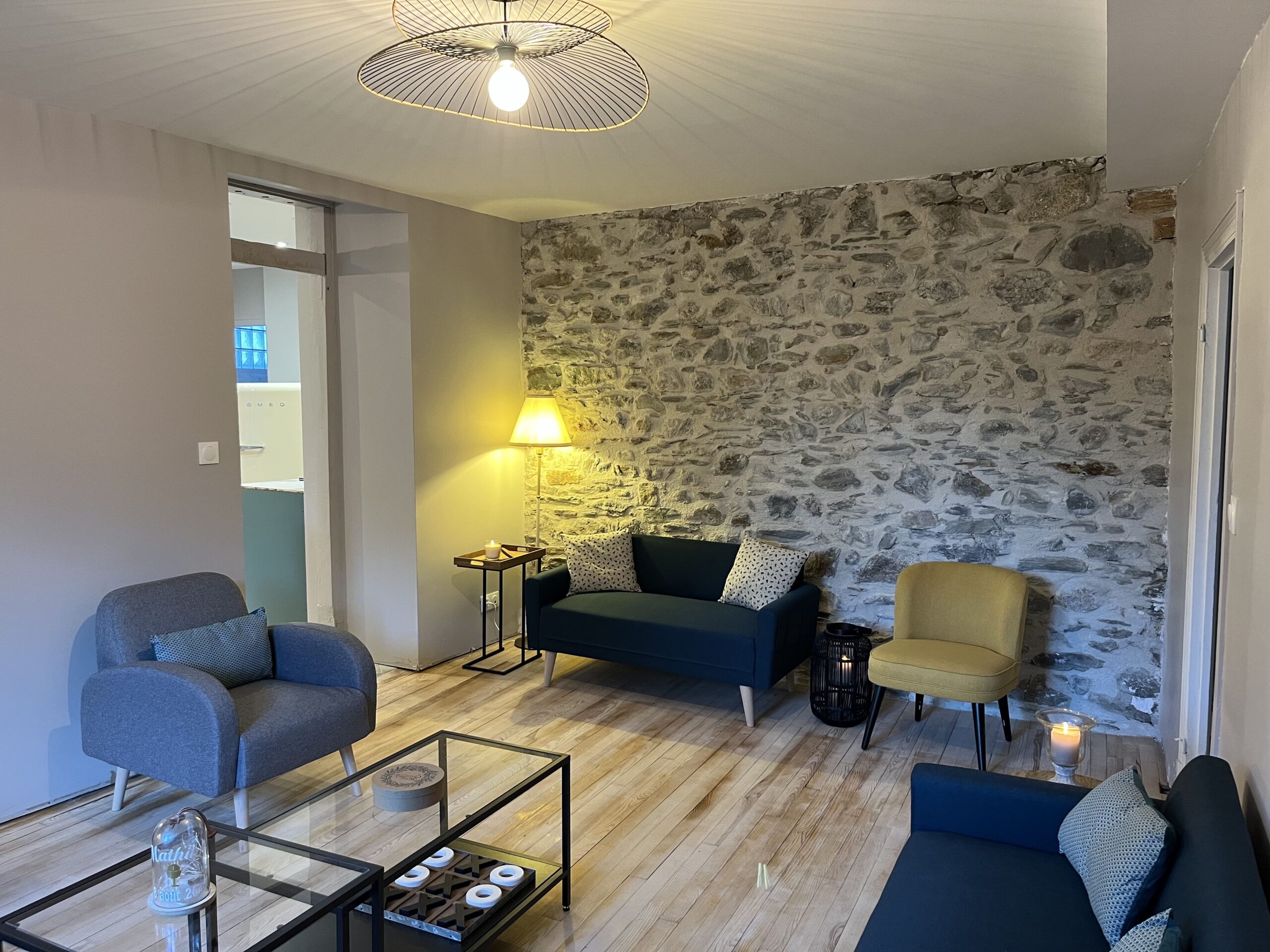 Sallon vue mur pierre