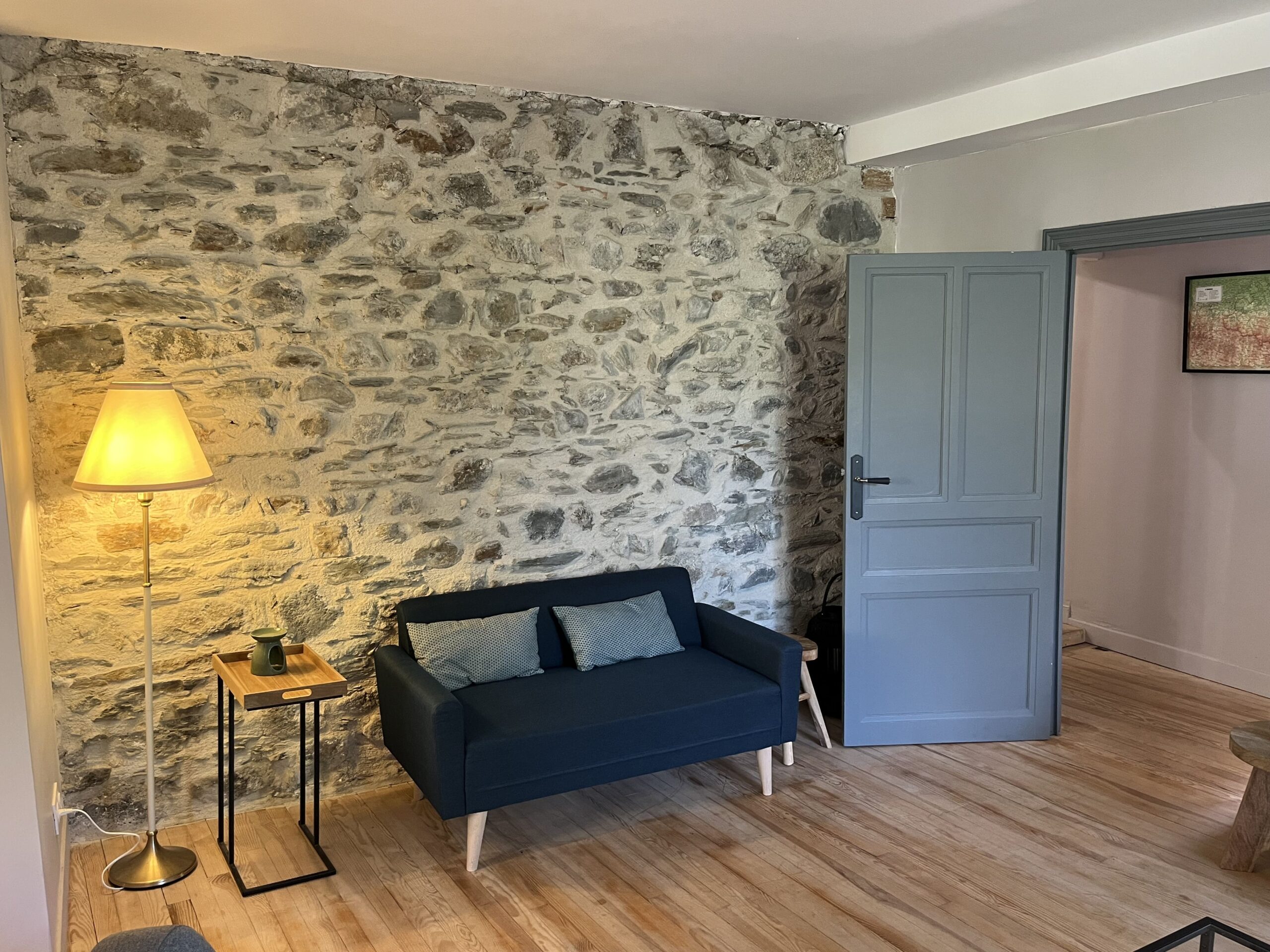 Sallon vue mur pierre 2
